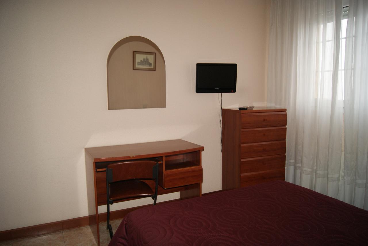 Hostal Hermanos Gutierrez Monasterio de Rodilla Exterior foto