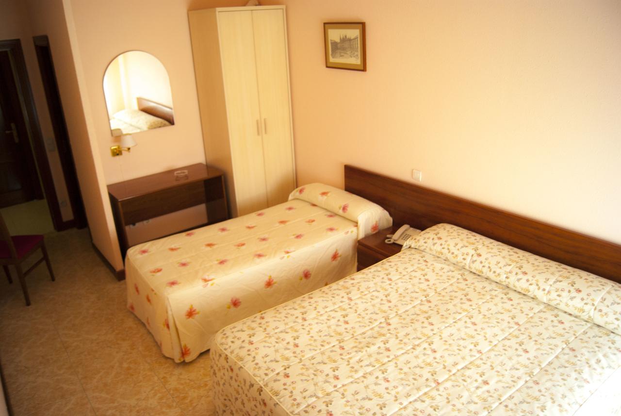Hostal Hermanos Gutierrez Monasterio de Rodilla Exterior foto